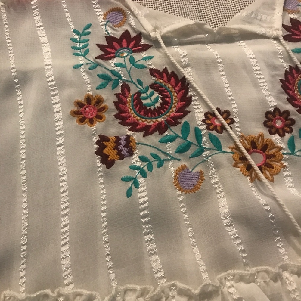 White sheer blouse with embroidery - Picture 4 of 6